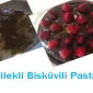 Çilekli Kakaolu Bisküvili Pasta